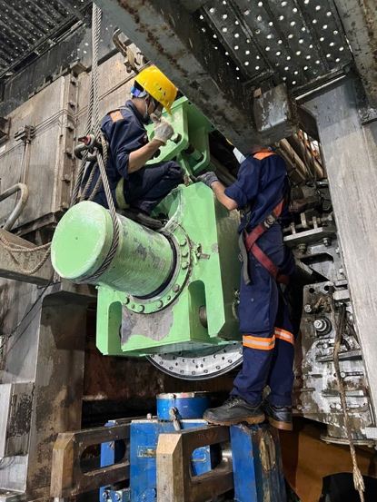 Lắp đặt cụm gối đỡ trên cao